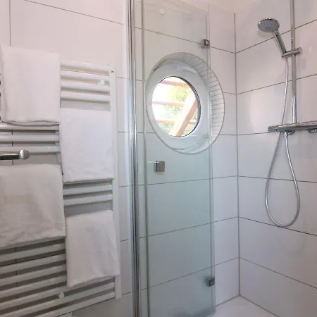 Mit Aussensauna In *